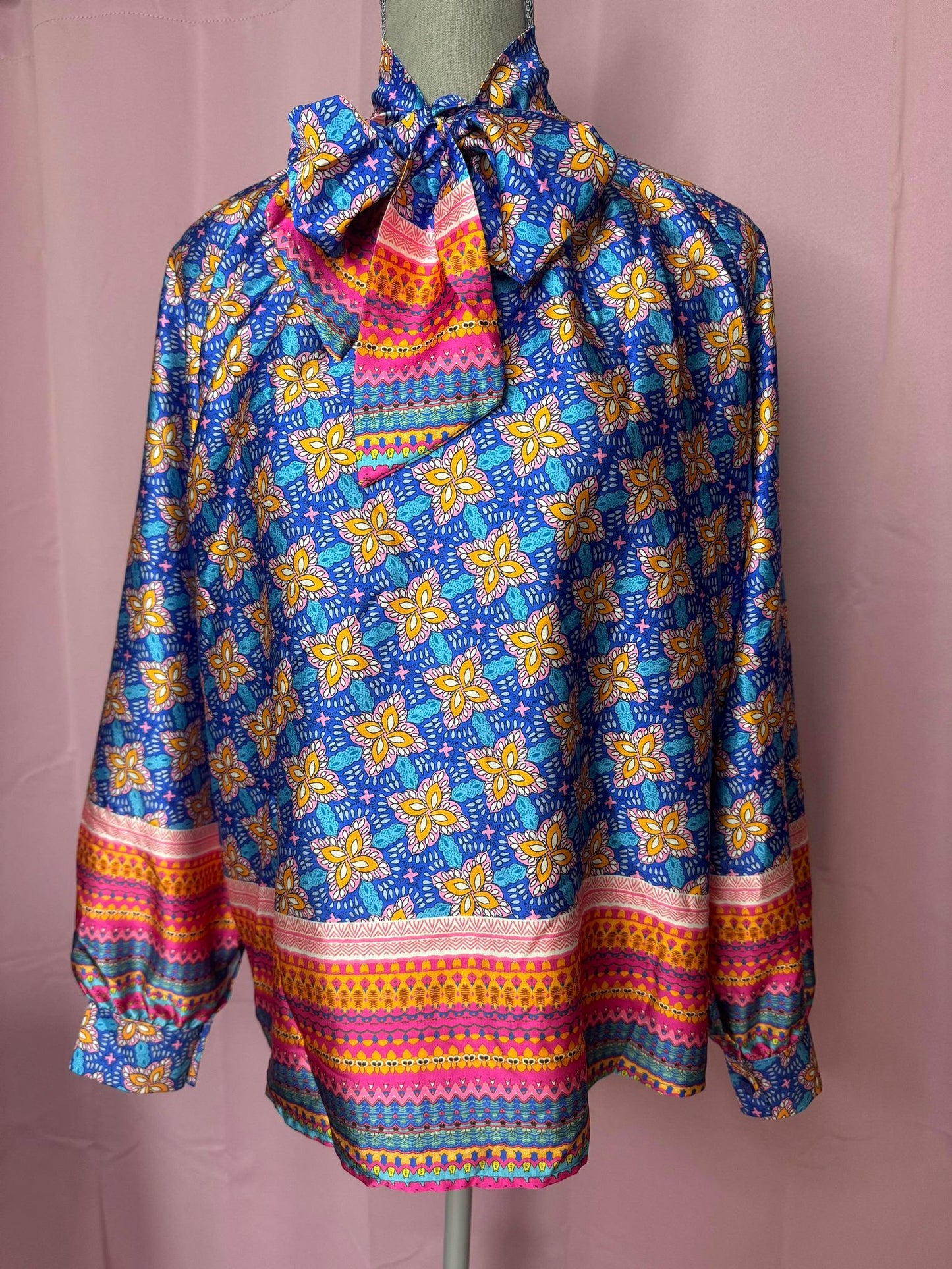 Ref 13 Blouse satiné à motifs