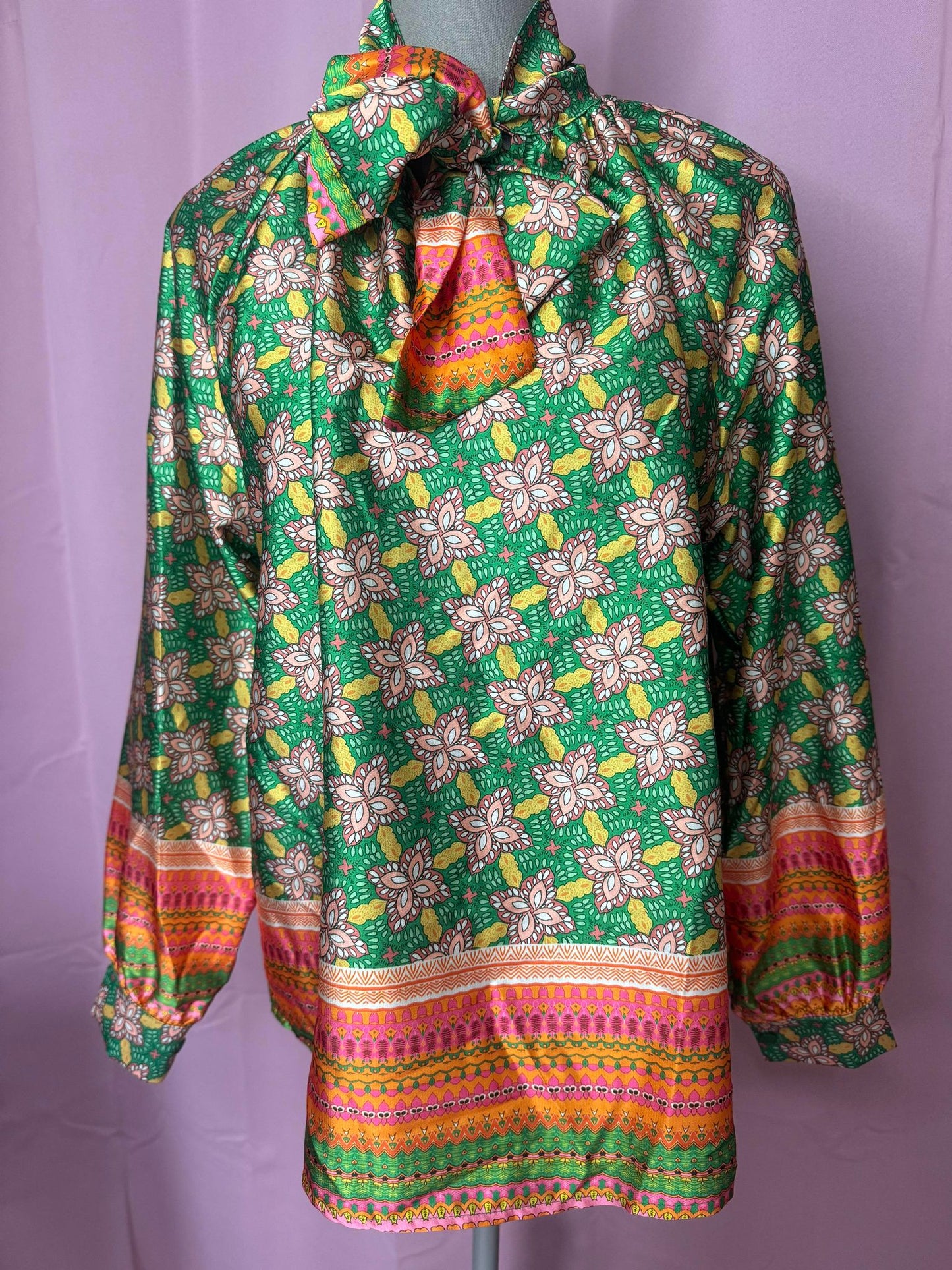 Ref 13 Blouse satiné à motifs