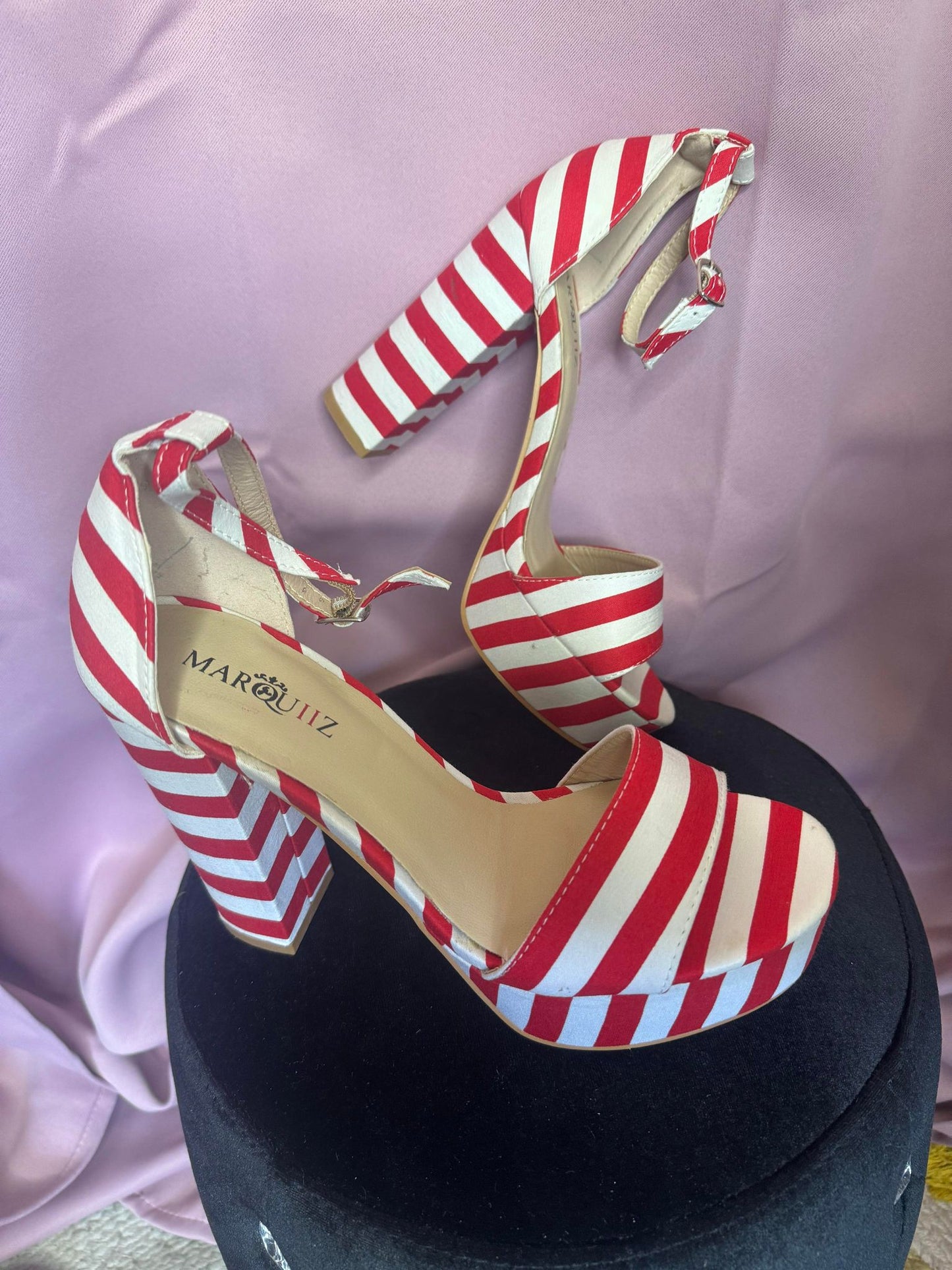 Talon rayé rouge et blanc