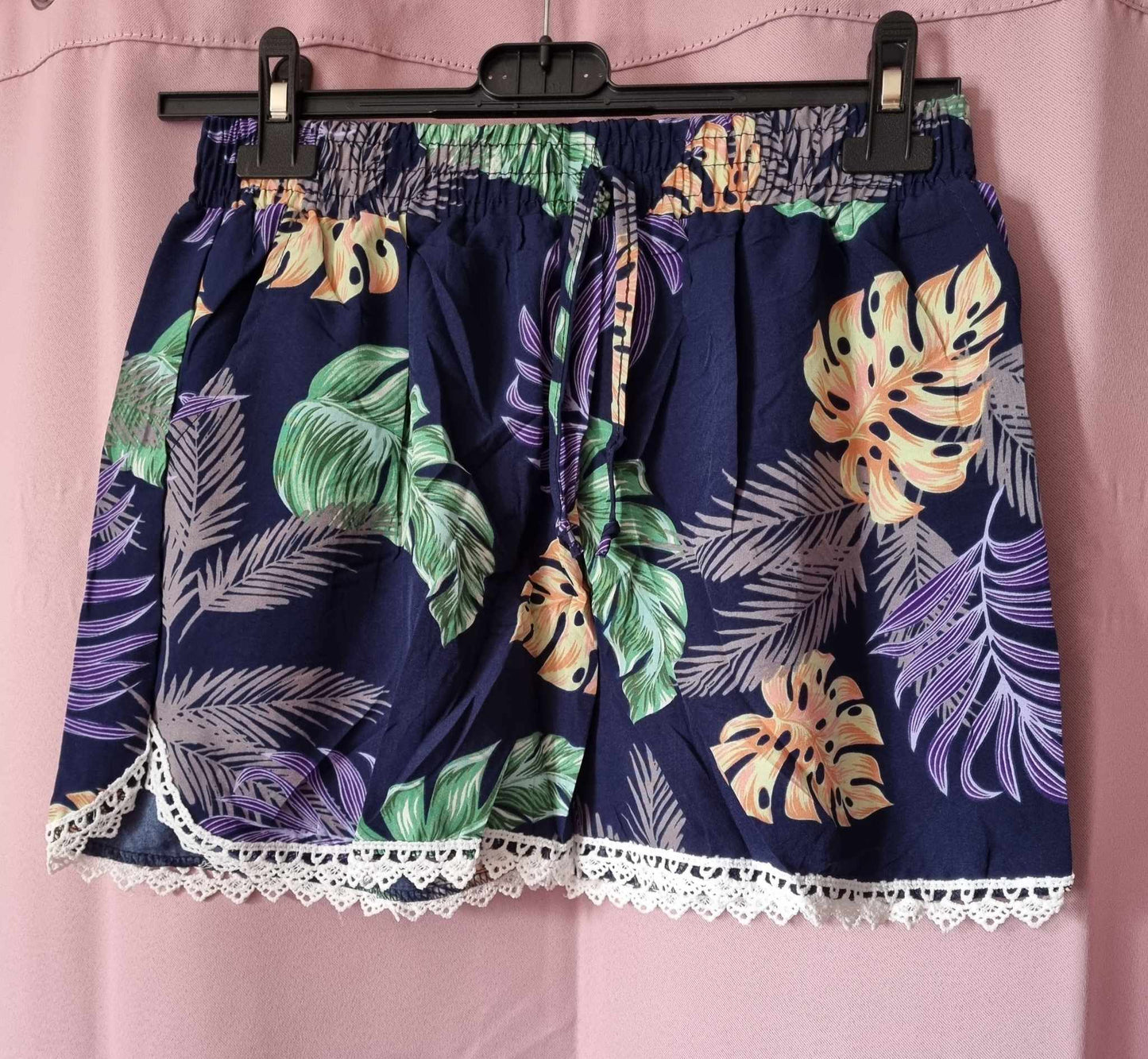 85 Short feuilles