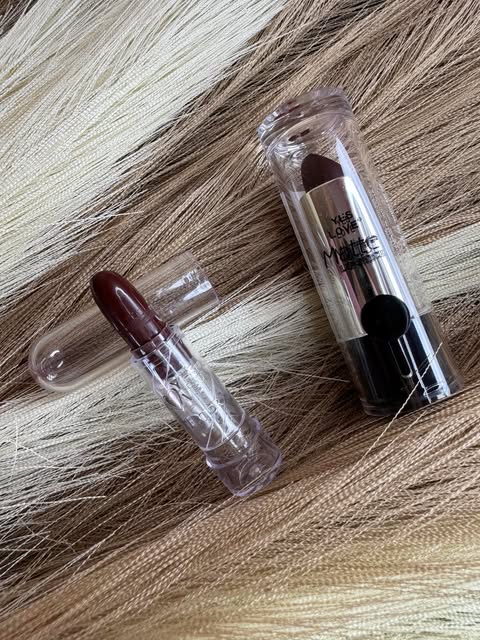 E Rouge à lèvres Matte